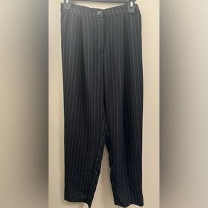 H&M Trousers Size 2, no-iron needed, perfect for the working girl on the go!